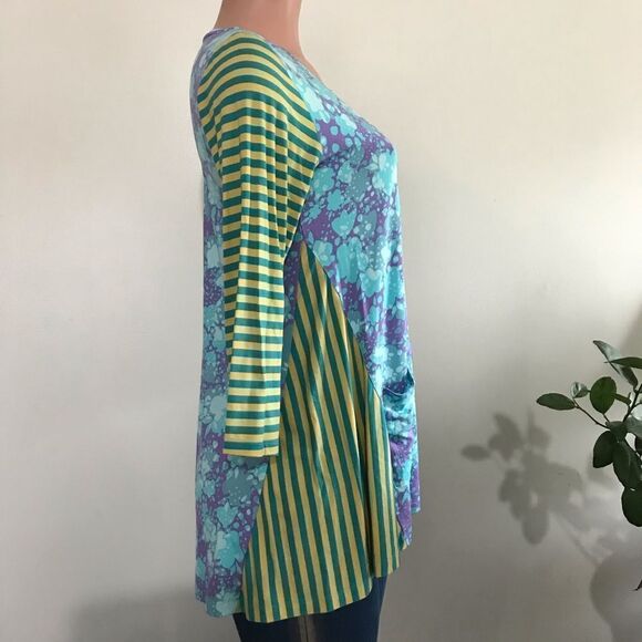 LOGO by Lori Goldstein Rayon 230 Top with Striped Sleeves - Picture 4 of 6